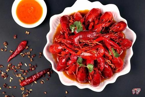 吃瓜吃小龙虾文案短句,吃瓜品小龙虾，畅享夏日美味时光