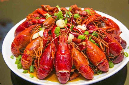 吃瓜吃小龙虾文案短句,吃瓜品小龙虾，畅享夏日美味时光