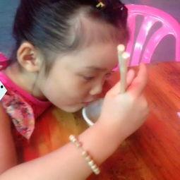 洋洋珊珊吃瓜,洋洋珊珊的吃瓜大冒险