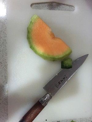 哈密瓜的皮可以给鸡吃吗,鸡的天然美味佳肴探索