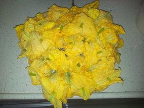 晚上在老家吃瓜,共享团圆时光