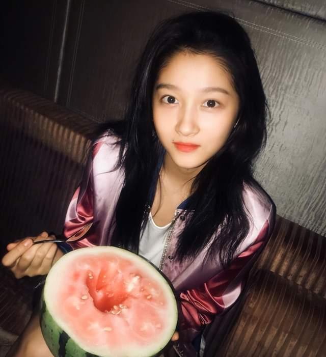 纯欲拍照吃瓜,一场视觉与味蕾的双重盛宴